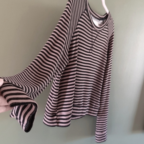 Jackson Rowe Striped Crop Style Long Sleeve Soft Casual Top Sz Medium - Picture 5 of 8